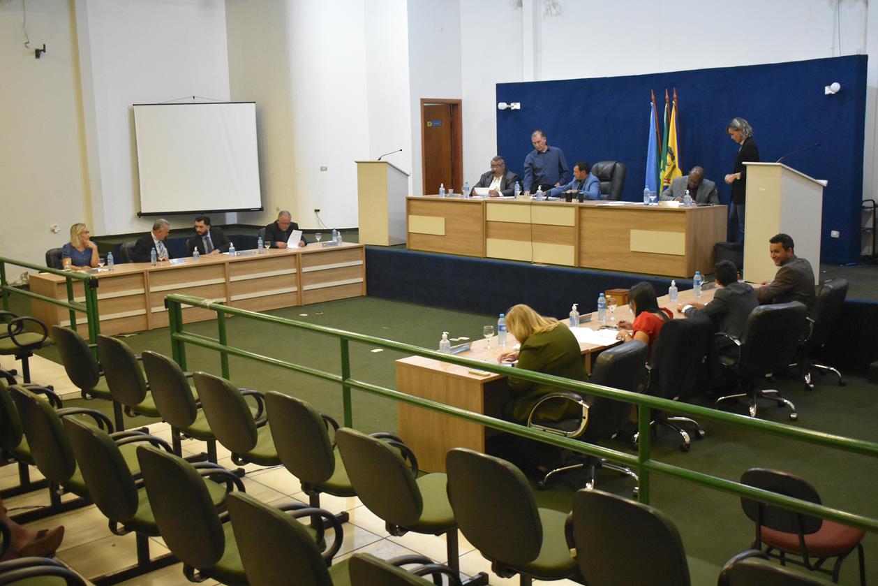 Vereadores suspendem Decreto que obriga comerciantes coletar lixo em Ribas do Rio Pardo