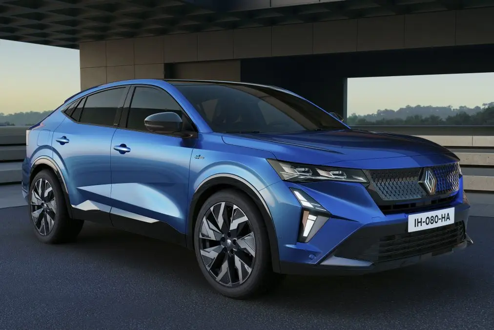SUV-cupê Renault Rafale estreia híbrido e com novo visual da marca