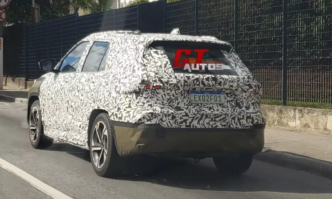 Toyota Yaris Cross já roda em testes no Brasil; novo SUV estreia em 2024