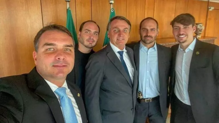 Lindbergh afirma que família Bolsonaro orquestra novo golpe de Estado
