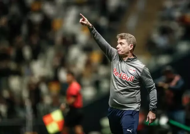 Bragantino decide demitir Fernando Seabra após derrota para o Vasco