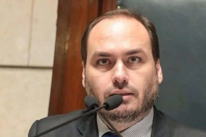 Carlos Bolsonaro anuncia pré-candidatura ao Senado por Santa Catarina