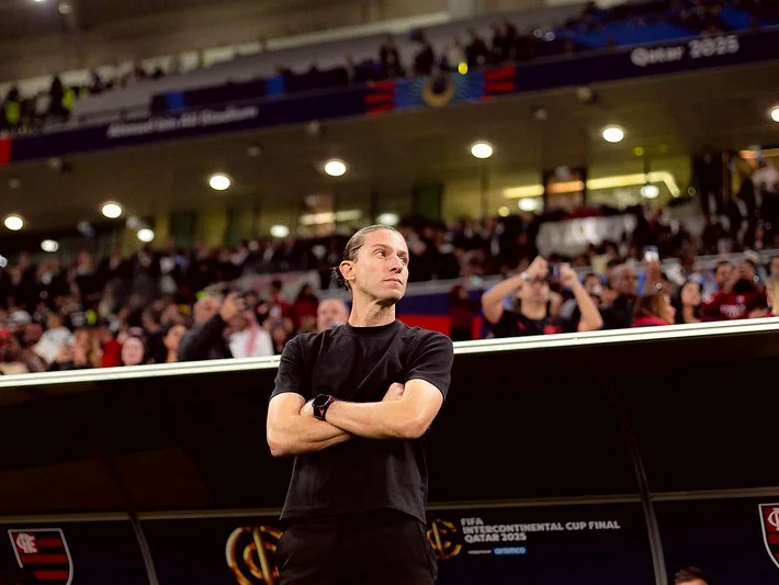 Flamengo renova contrato com Filipe Luís até 2027