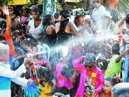 Quais cuidados tomar ao utilizar Spray de Carnaval (Espuma Branca)