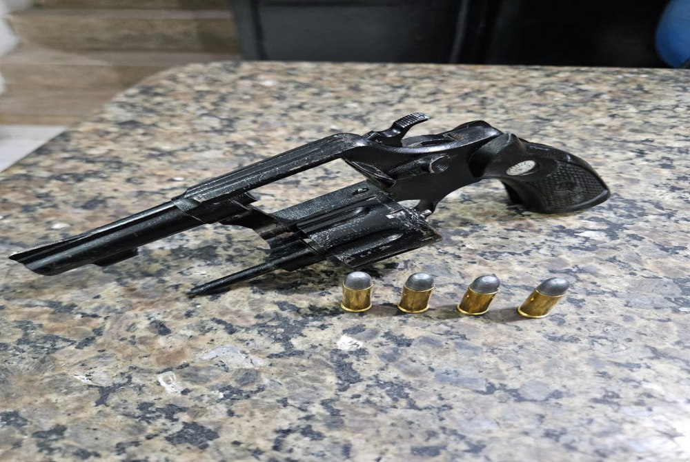 Policia prende indivíduo com revólver e munições na zona rural de Trindade
