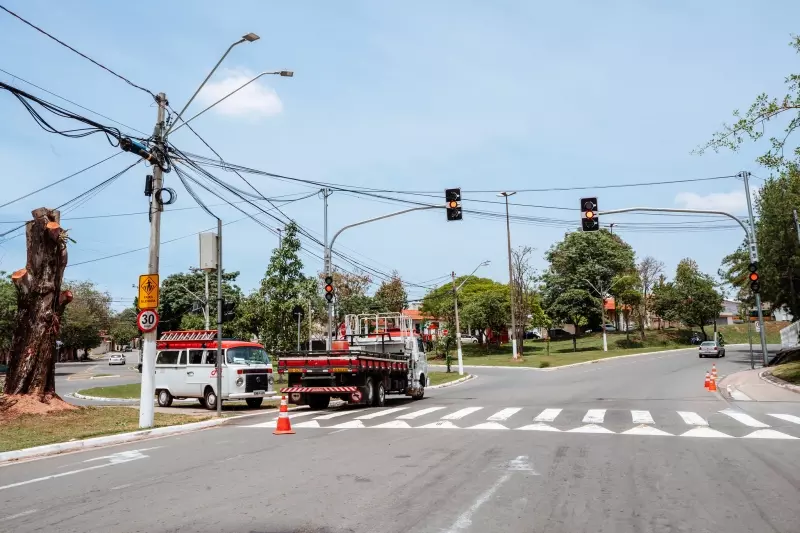Semáforo de pedestres ao lado do Sesi entra em funcionamento