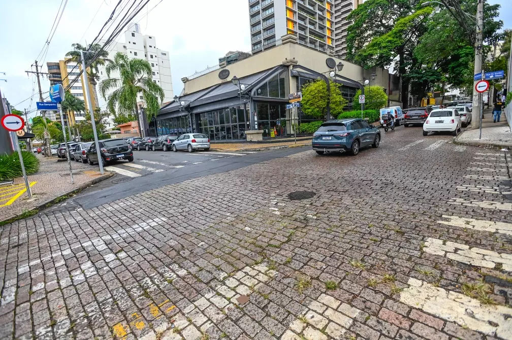 Condepacc inicia tombamento de ruas de paralelepípedo na Vila Industrial e no Cambuí