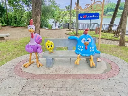 Estátua da Galinha Pintadinha retorna ao Parque Taquaral