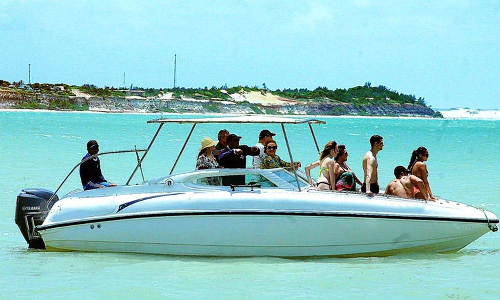 Lancha - Baía dos Golfinhos - Pipa Operadora de Turismo Lancha - Baía dos Golfinhos - Pipa Operadora de Turismo