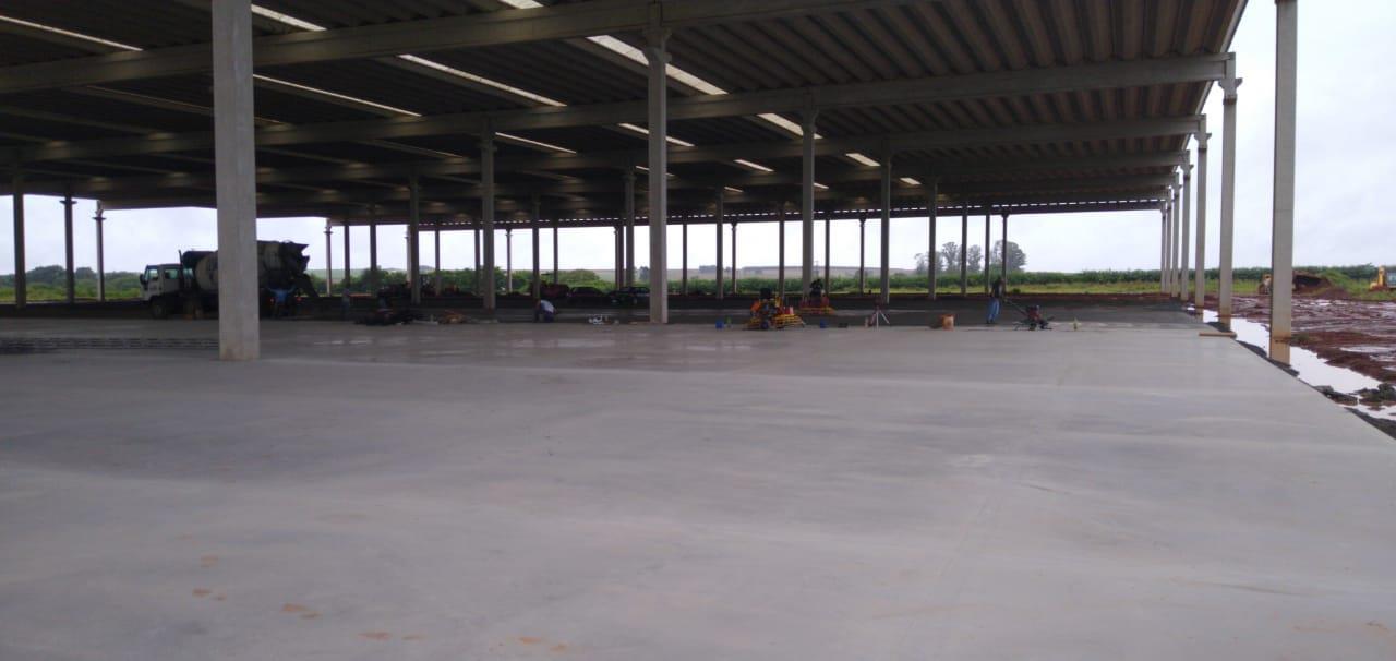Obra em andamento na cidade de Conchal Piso Industrial 20 Mil m² Obra em andamento na cidade de Conchal Piso Industrial 20 Mil m²