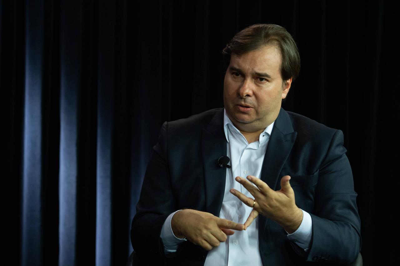 Rodrigo Maia defende reformas tributária e administrativa