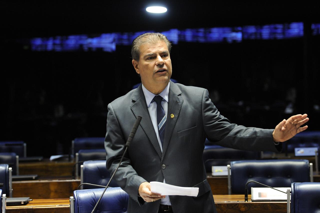 Com quadro estável, Nelsinho Trad está internado em Brasília