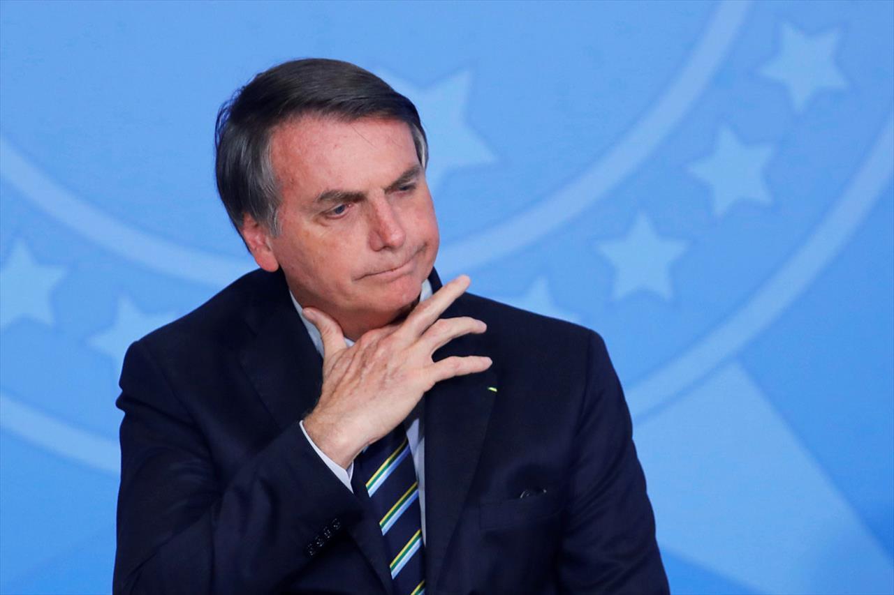 Bolsonaro segue indo contra recomendações de saúde e visita farmácia, padaria e posto de gasolina em Brasília