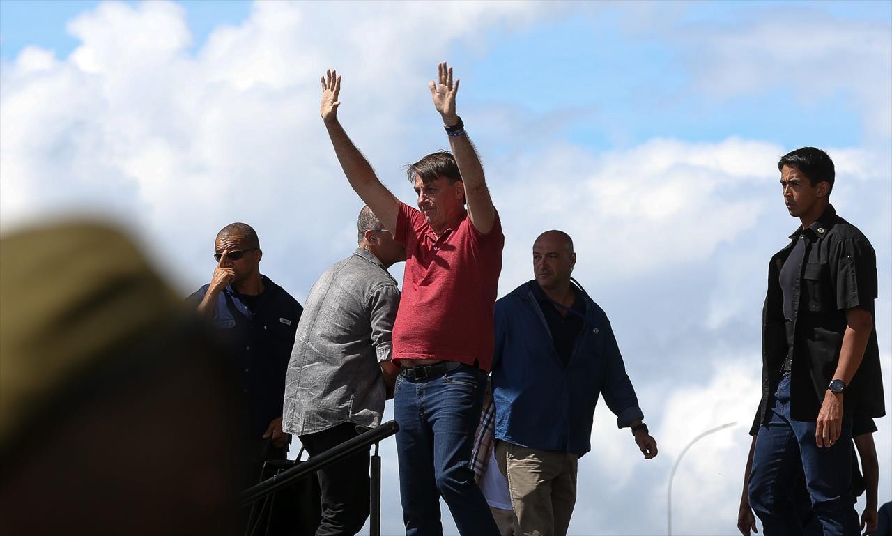 Em meio a pandemia, Bolsonaro segue provando que é incapaz de proteger vidas, empregos e democracia
