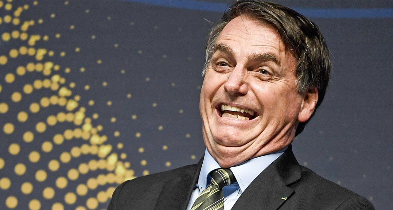 Com deboche, Bolsonaro agora diz que churrasco que anunciou era fake e chama jornalistas de idiotas