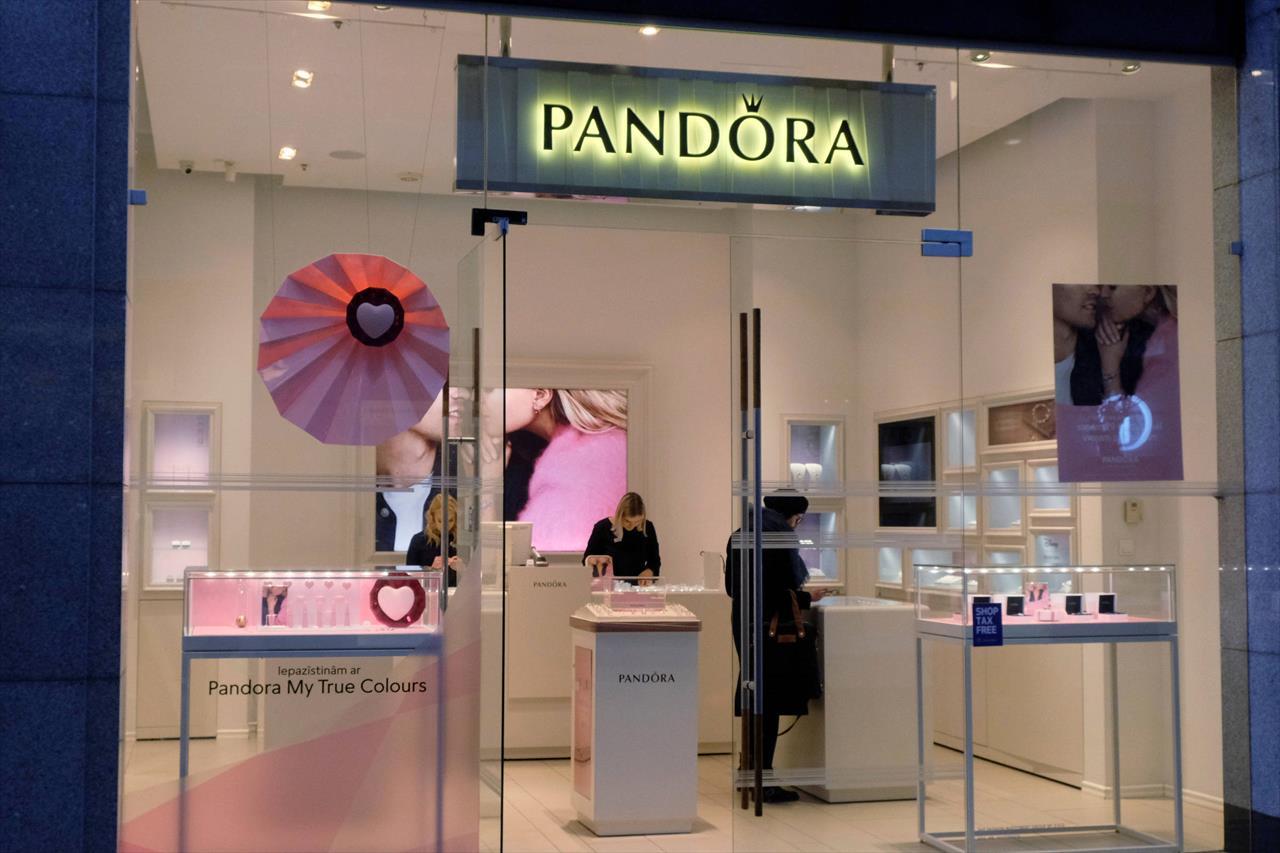 Pandora usará apenas ouro e prata reciclados a partir de 2025