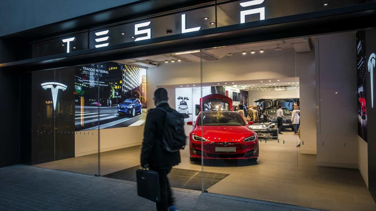 Tesla passa Toyota e se torna montadora mais valiosa