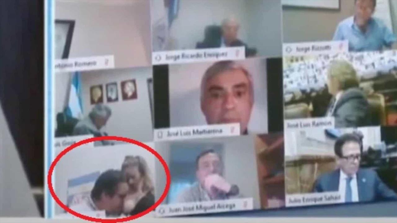 Deputado é suspenso após ser flagrado em cena erótica em sessão virtual