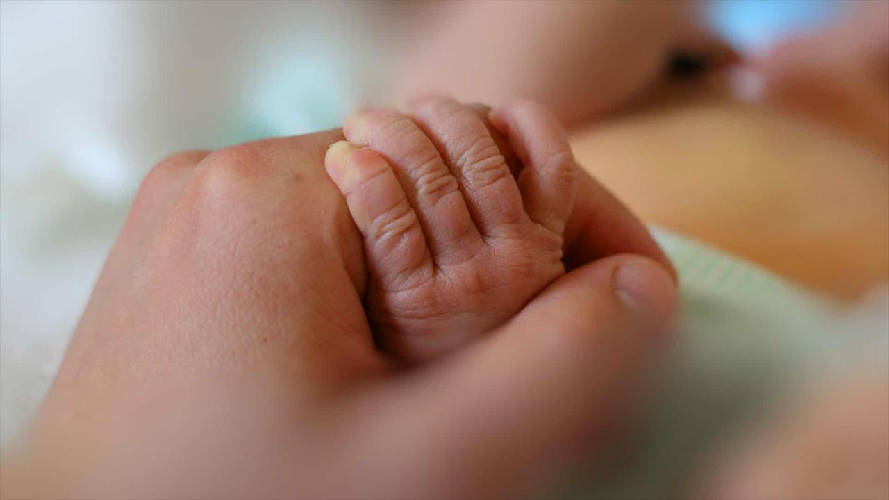 Hospital troca soro alimentar por anestésico e mata bebê