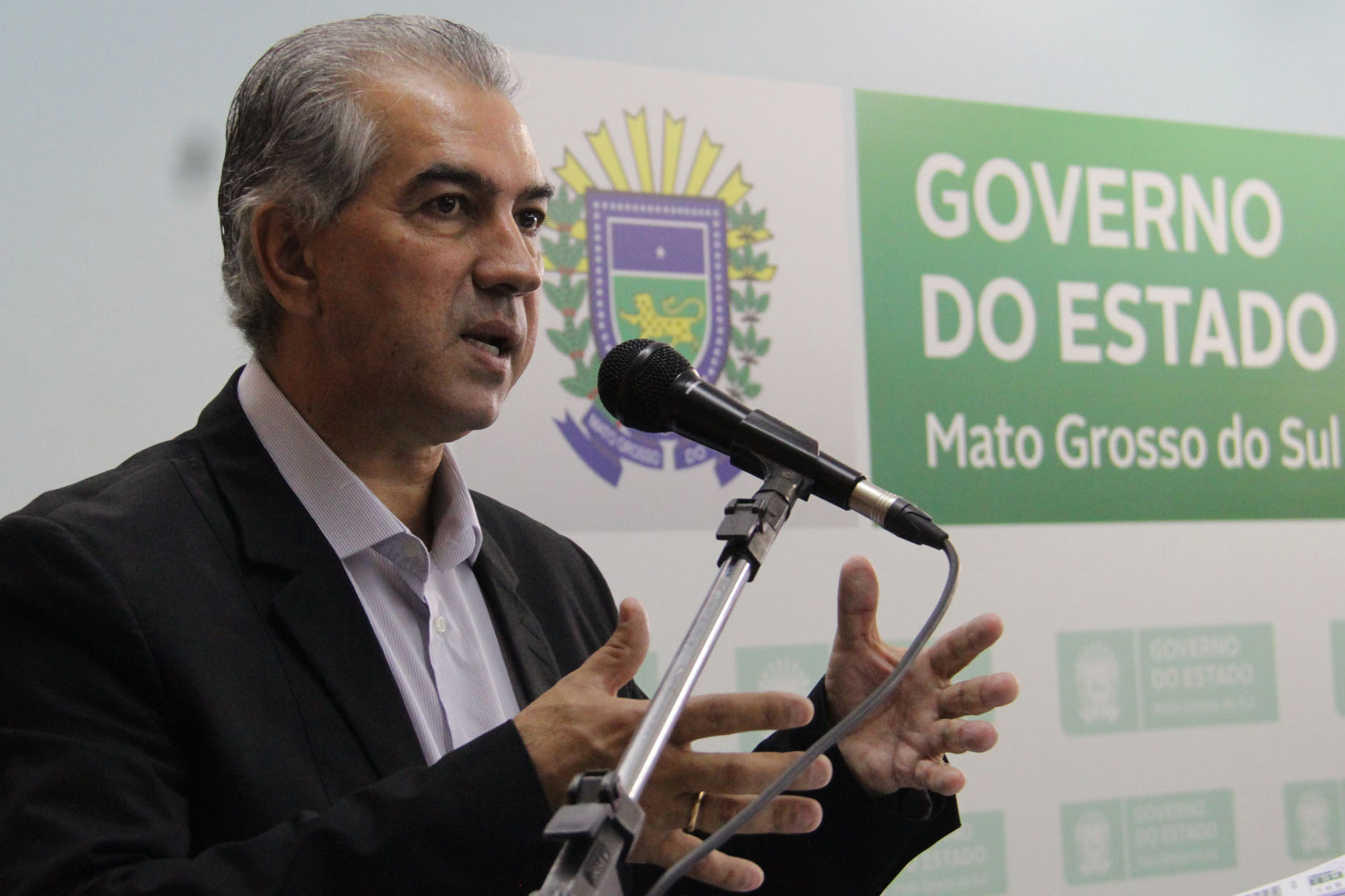 Governador do MS retoma atividades presenciais após cumprir quarentena por ter sido diagnosticado com o Covid-19