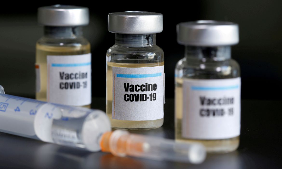 OMS espera distribuição de 2 bilhões de vacinas em 2021