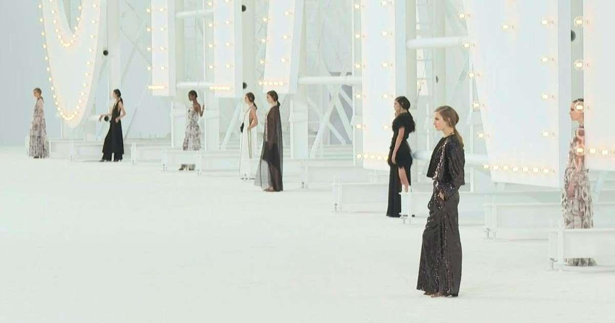 Chanel realiza desfile ‘figital’, com público reduzido