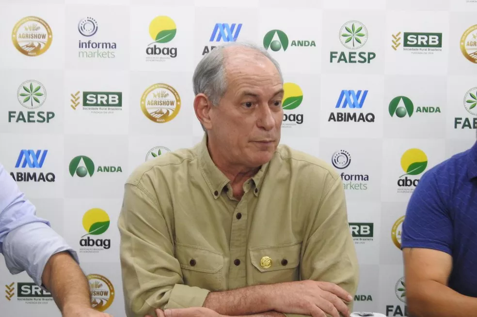 Vídeo: Ciro Gomes agride apoiador de Bolsonaro e ofende a mãe de outro manifestante