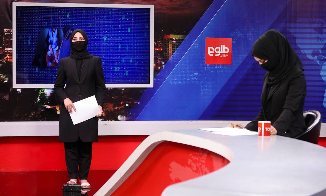 Talibã decreta que mulheres jornalistas devem usar burca na TV