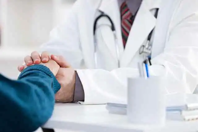 Médico é investigado por divulgar sexo com pacientes dentro do consultório