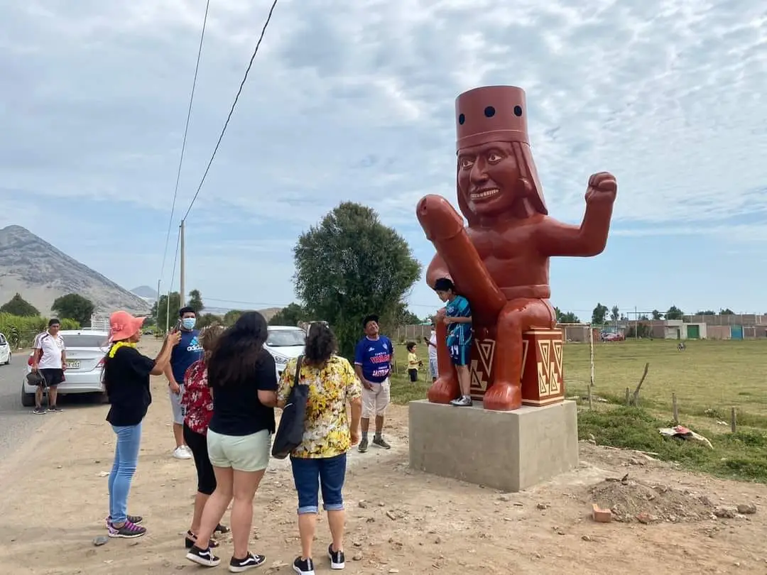 Estátua bem-dotada se torna ponto turístico no Peru (FOTOS)