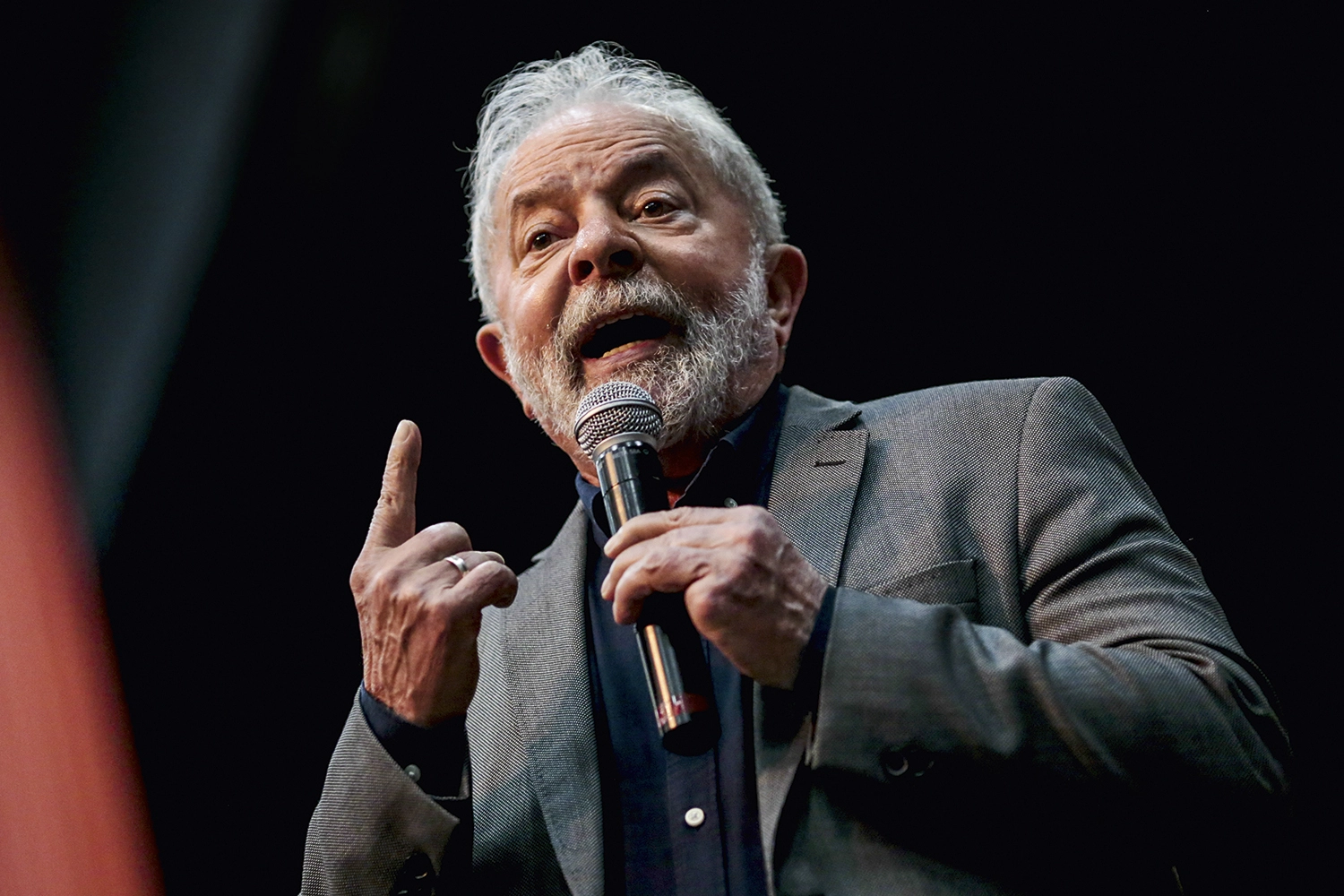 Pesquisas apontem Lula como favorito para Presidente já em outubro