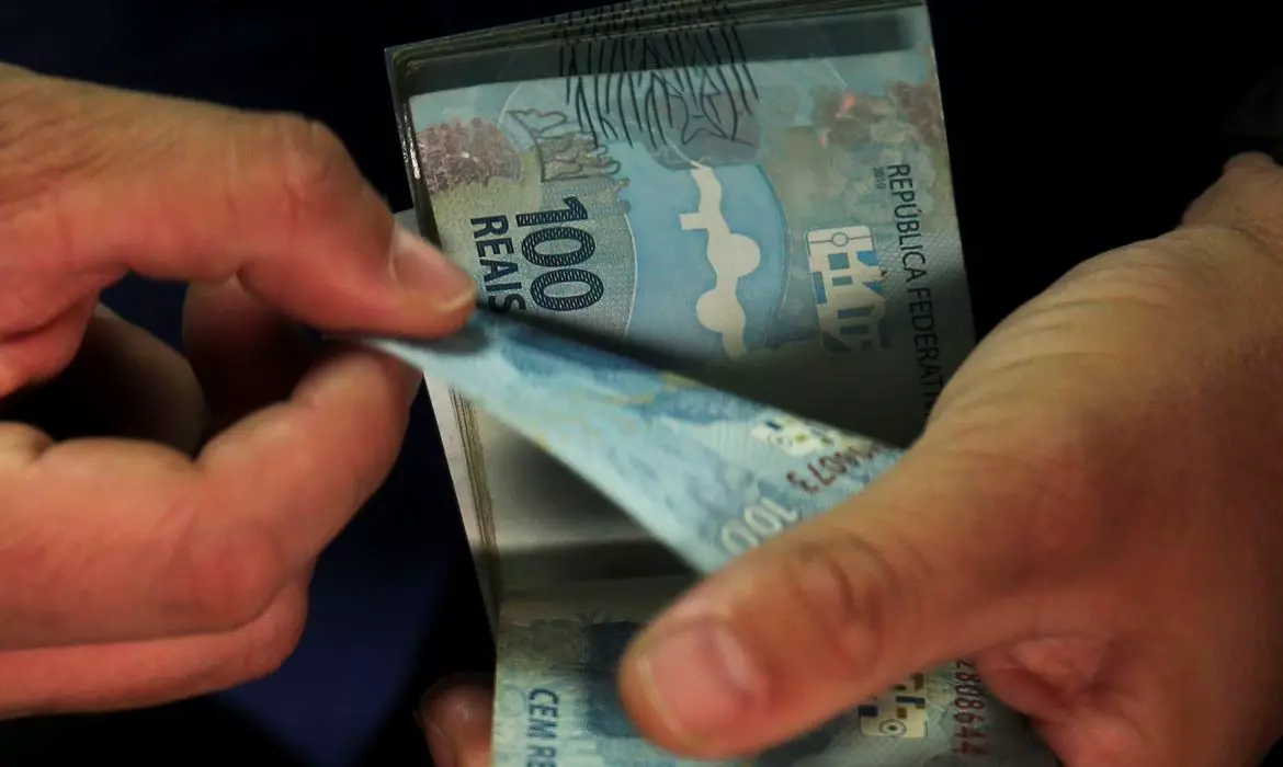 Brasileiros já pagaram R$ 2,5 trilhões em impostos em 2022
