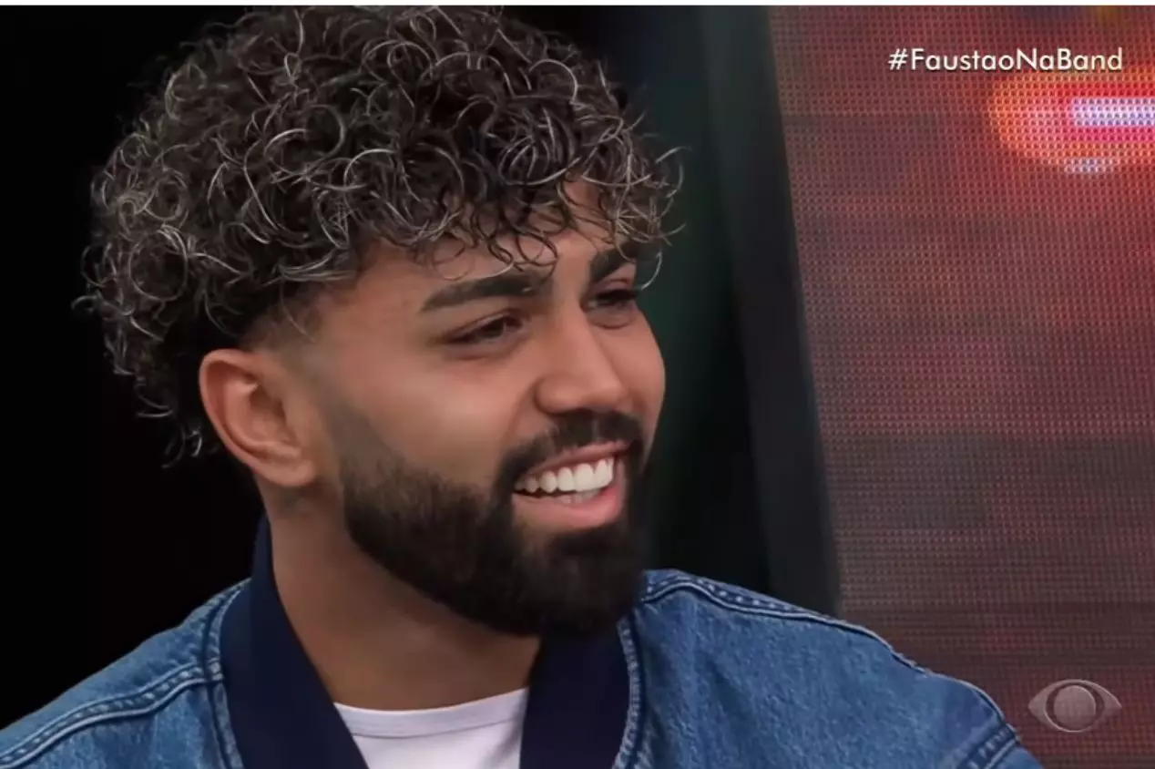 Gabigol flerta ao vivo com bailarina do Faustão e fãs brincam: 'Joga dentro e fora do campo'; (VÍDEO)