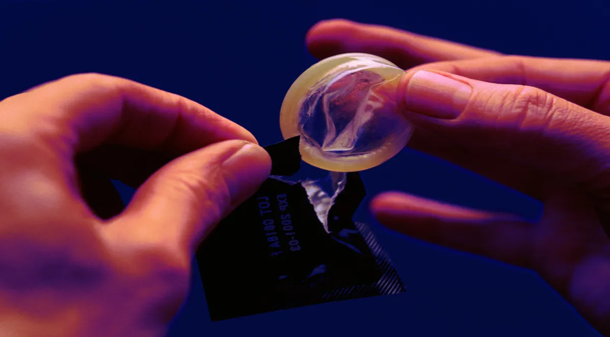 França anuncia preservativos gratuitos em farmácias para jovens a partir do ano de 2023