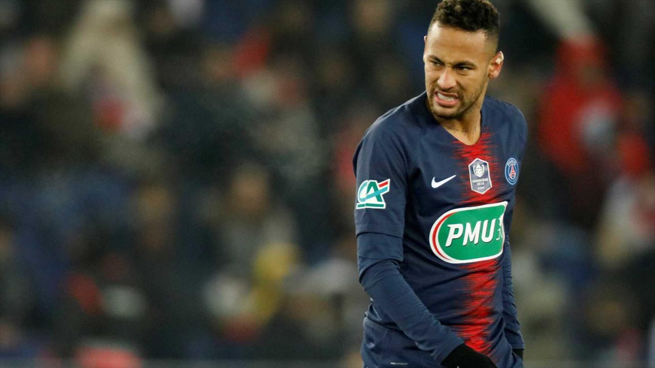 Neymar sai lesionado, mas PSG bate Strasbourg e vai às oitavas