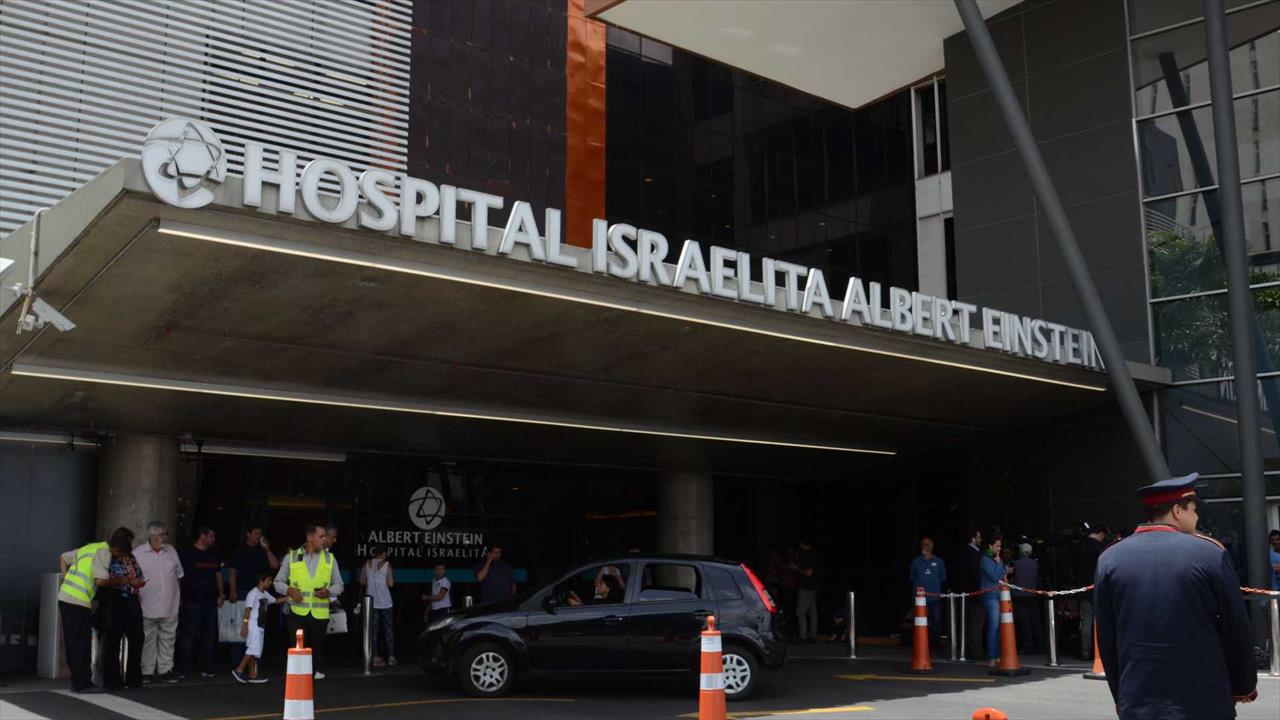 Gabinete para Bolsonaro é montado ao lado do quarto dele no hospital