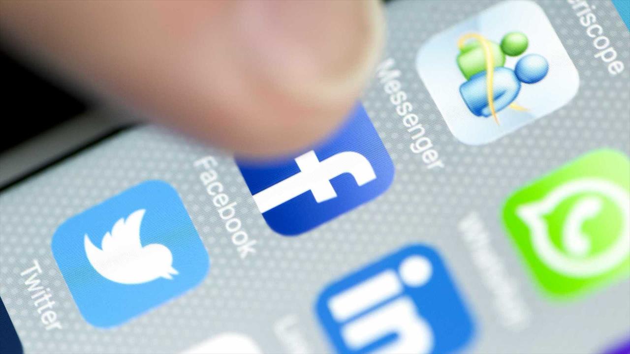 Facebook e Twitter fecham milhares de contas por 'comportamento falso'