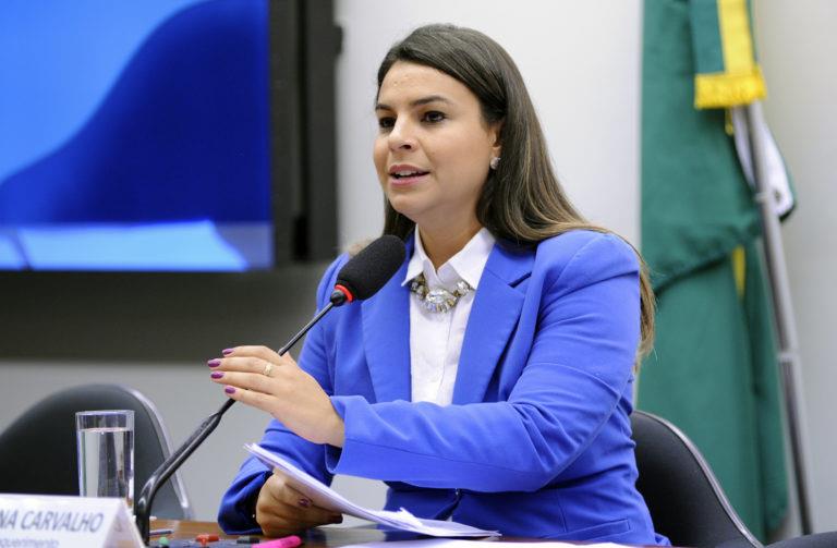 Proposta de Mariana obriga instalação de tomadas em poltronas de aviões