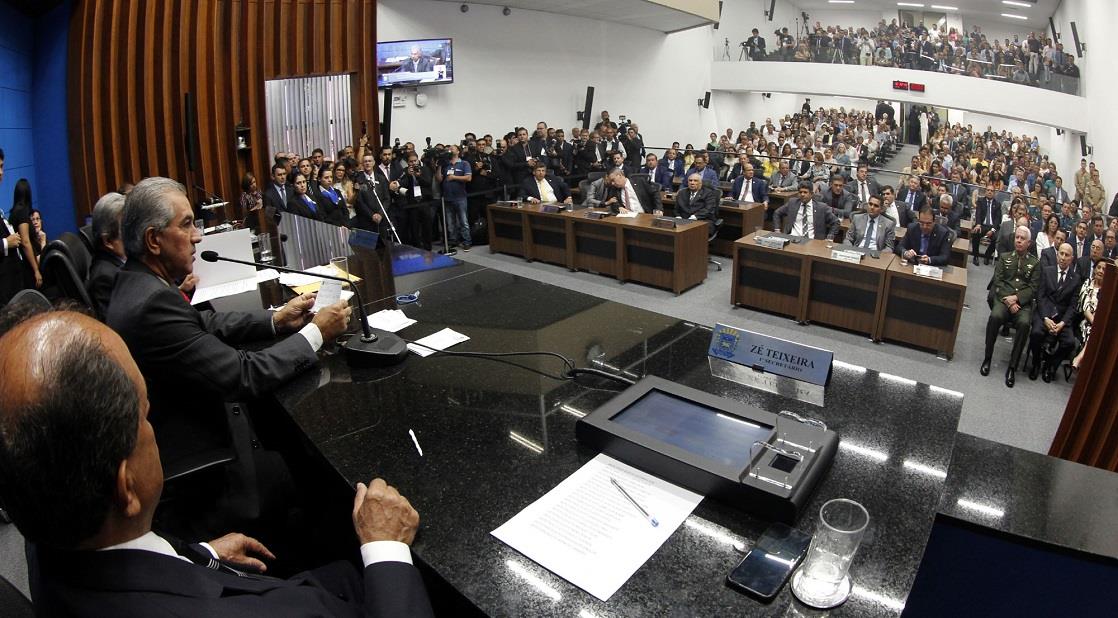 Em posse de deputados, Reinaldo Azambuja destaca renovação e fala em nova consciência política