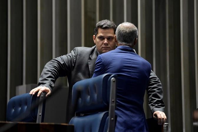 Após polêmica, Senado terá votação aberta para escolha da presidência