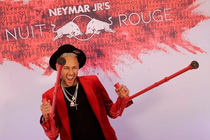 Neymar comemora aniversário ao lado dos amigos em festa luxuosa em Paris com direito a restrições de filmagem