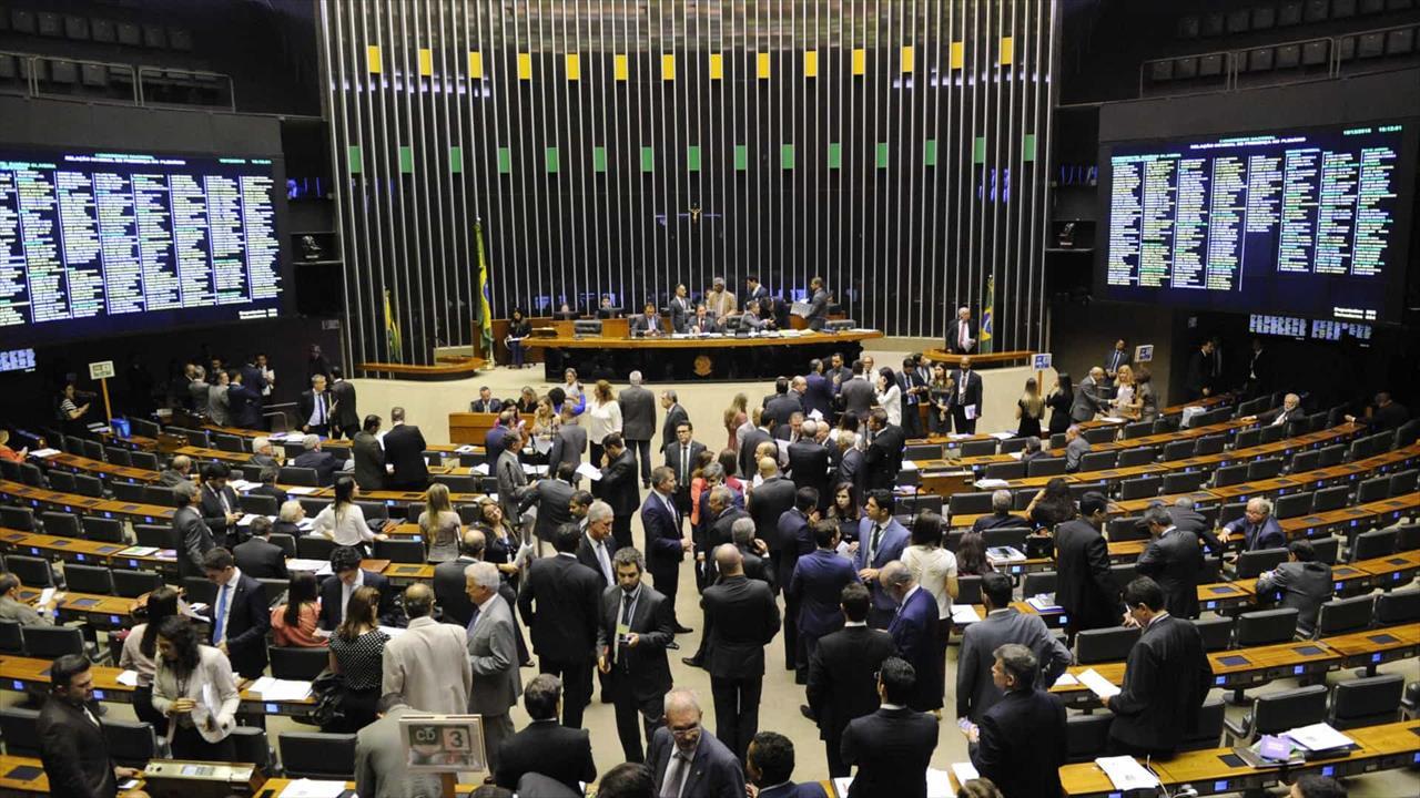 Deputados Federais vão pagar R$ 24 mil a mais por ano se aprovarem Previdência