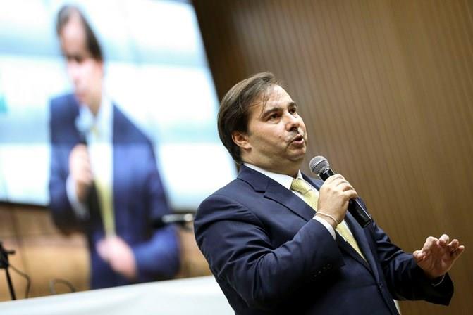 Rodrigo Maia, Paes e Aécio estão entre acusados de caixa dois por delatores da OAS