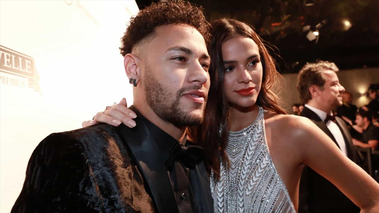 Neymar diz que planejava se casar e rebate críticas por carnaval