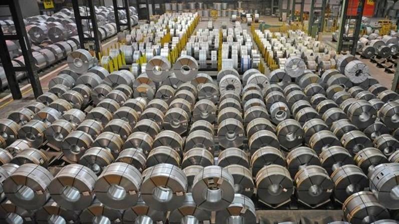Produção industrial tem queda de 0,8% em janeiro