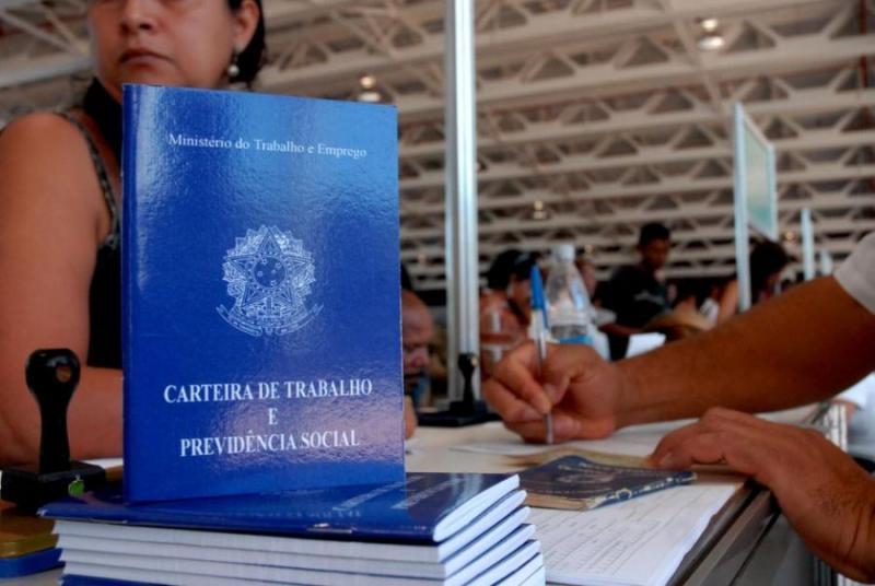 Em três anos, total de domésticas com carteira cai 15%