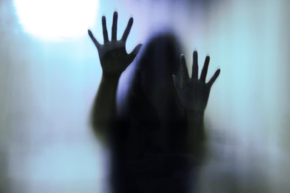 Cinco adolescentes são investigados após divulgarem vídeo de estupro coletivo com menina de 13 anos em grupo de WhatsApp