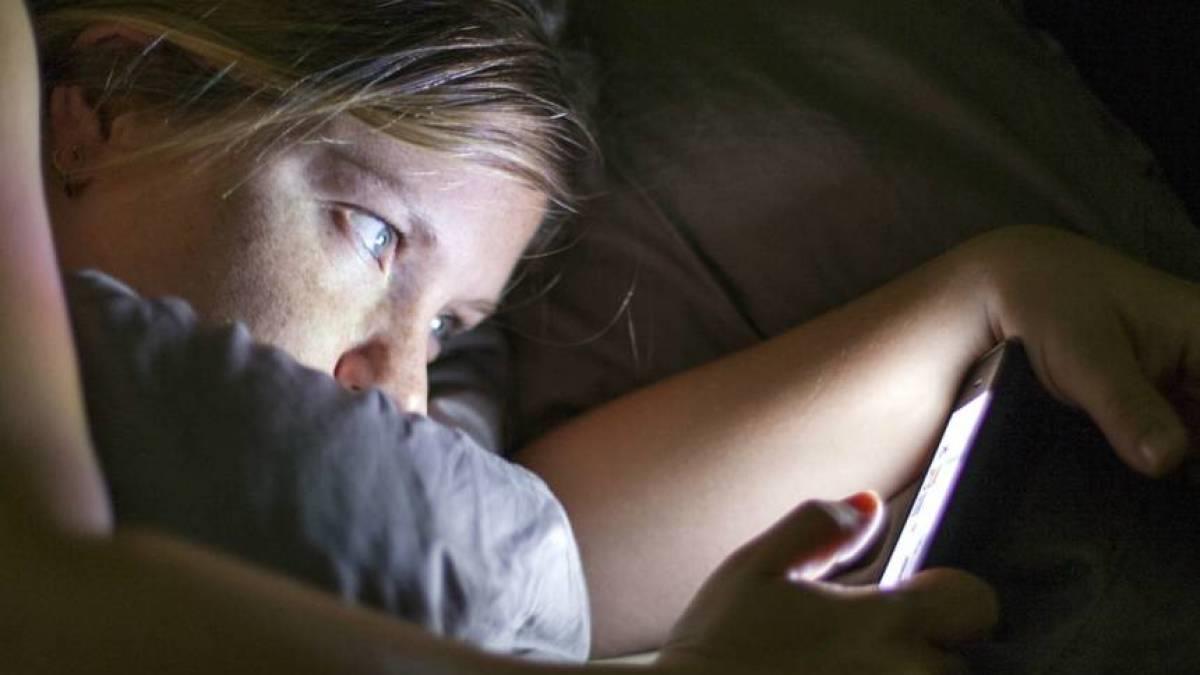 OMS afirma que mau uso do celular prejudica a saúde
