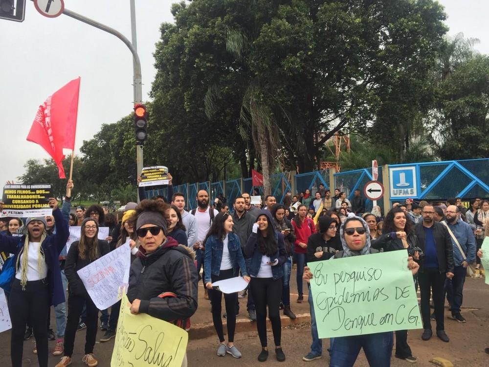 Escolas e universidades públicas de MS aderem a movimento nacional contra bloqueio de verbas federais