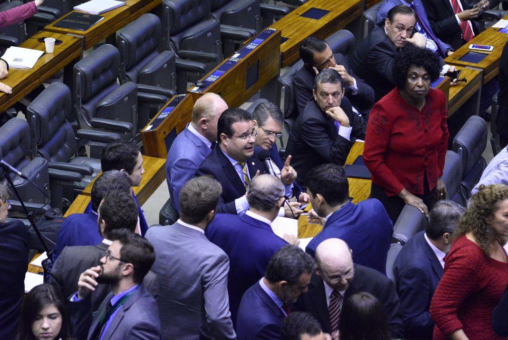 Deputado Fábio Trad defende direito do presidente Bolsonaro organizar administração do governo